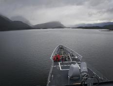 开云官网-棋盘之上，米切尔如何用眼神与指尖主宰季后赛之夜