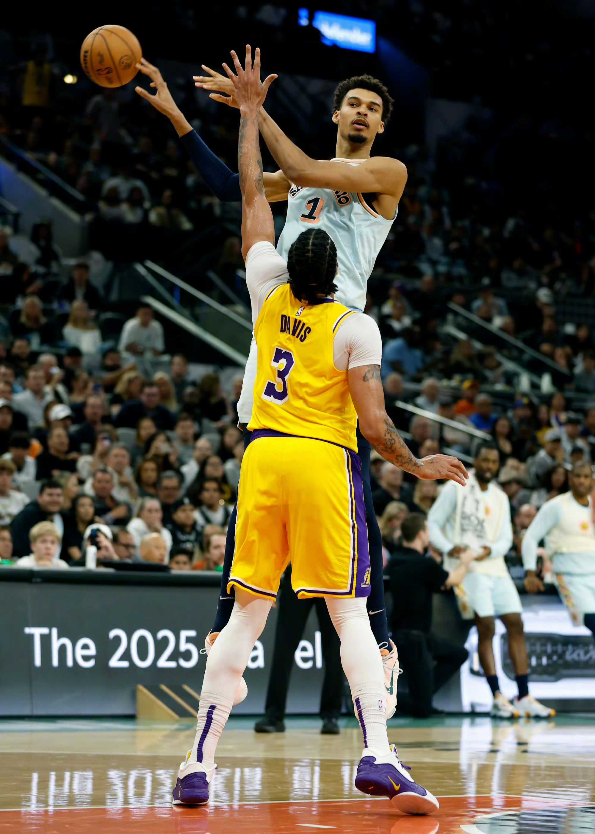 开云体育入口-湖人不敌国王，詹姆斯砍下三双