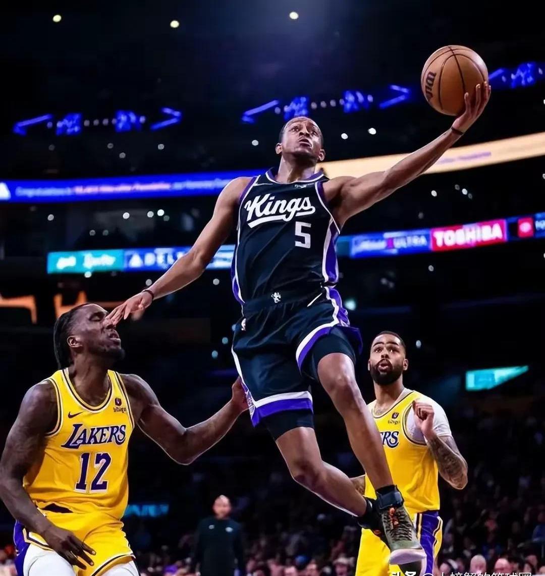 开云体育登录-国王险胜湖人，布克打破历史纪录