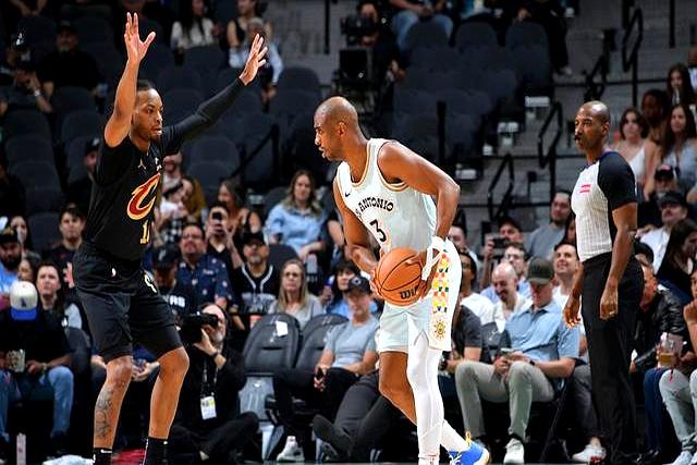 开云体育官方网站-马刺负于爵士，米切尔砍下36分