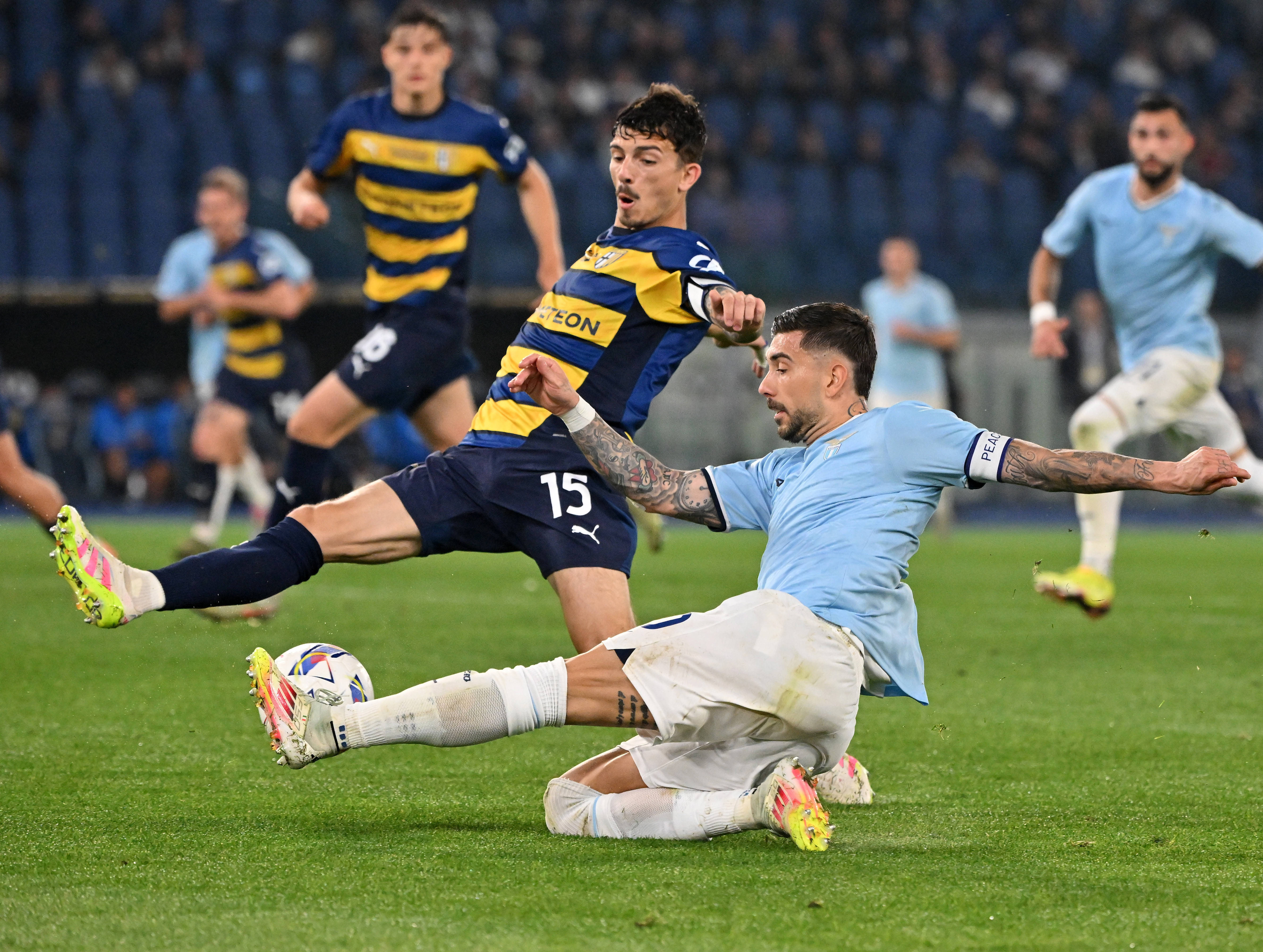 开云体育中国-拉齐奥遭遇惨败，欧冠席位悬了