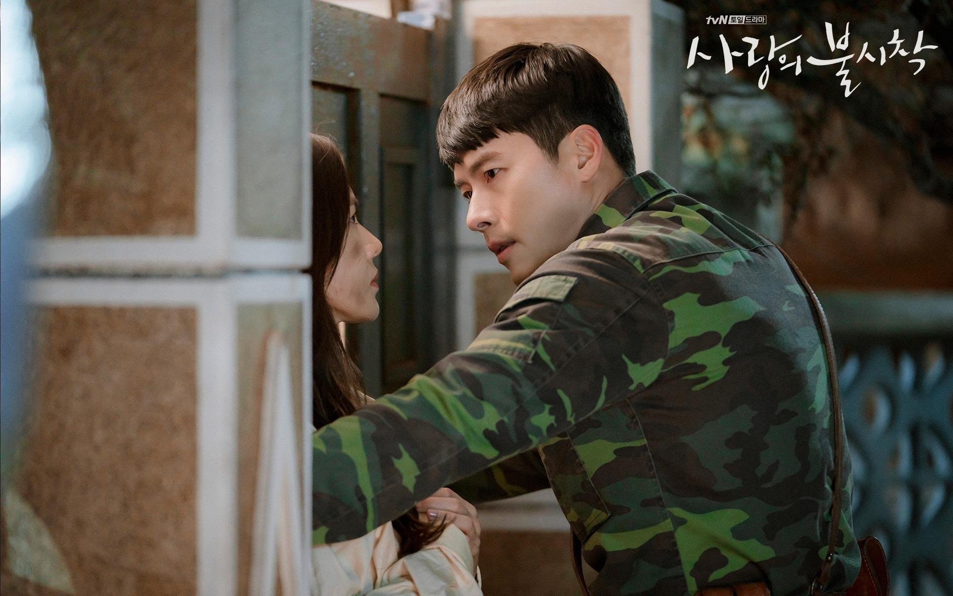 开云体育下载-速度与静默，赛道的轰鸣与绿茵的棋局