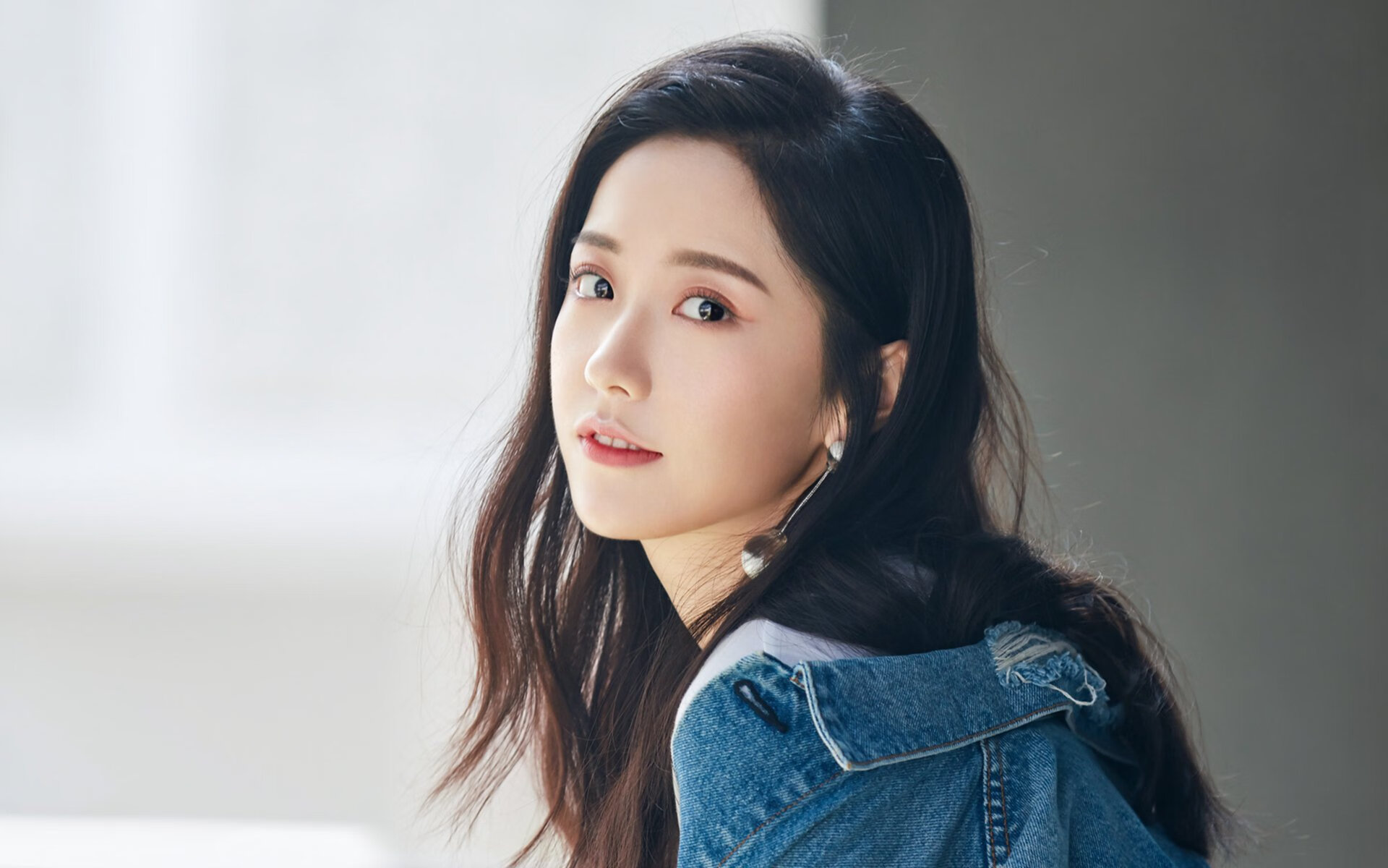 开云下载-黄衫如瀑,绿茵作画,当艺术足球碾过非洲雄鹰,德布劳内才是隐形执笔人