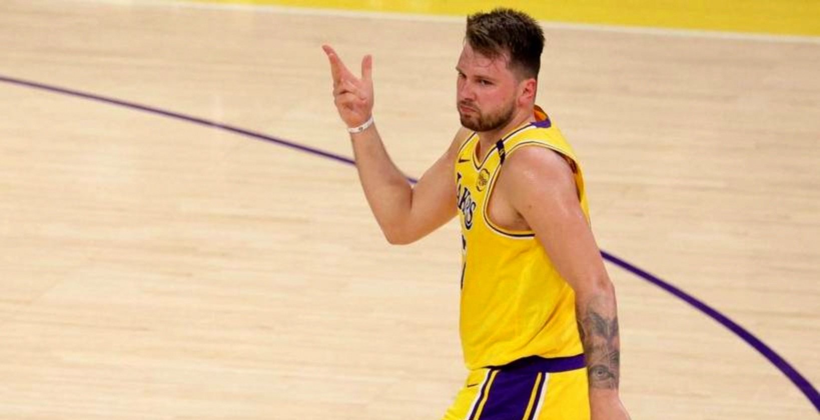 开云体育官方网站-76人对阵尼克斯，东契奇稳定输出不掉线